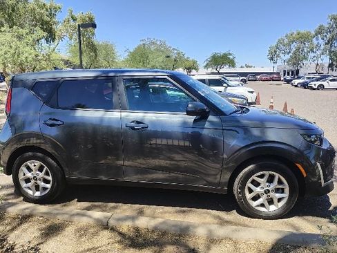 Certified 2025 Kia Soul LX w/ LX Technology Package FWD image 15