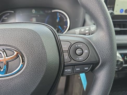 Used 2025 Toyota RAV4 LE image 17