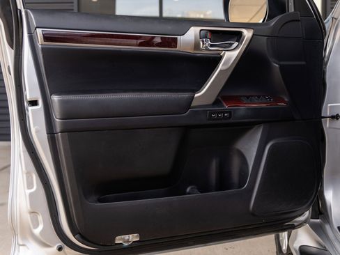 Used 2018 Lexus GX 460 image 17