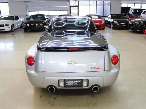 Used 2006 Chevrolet SSR w/ Preferred Equipment Group RWD image 24