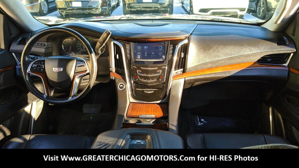 Used 2017 Cadillac Escalade ESV Luxury AWD/4WD image 17