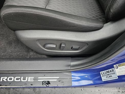 Used 2019 Nissan Rogue SV FWD image 17