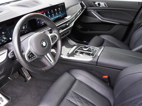Used 2025 BMW X7 M60i image 9