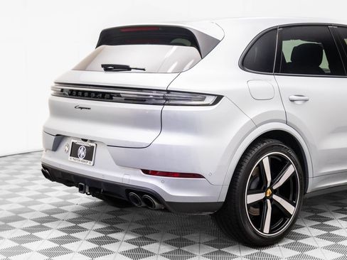 Certified 2024 Porsche Cayenne image 33