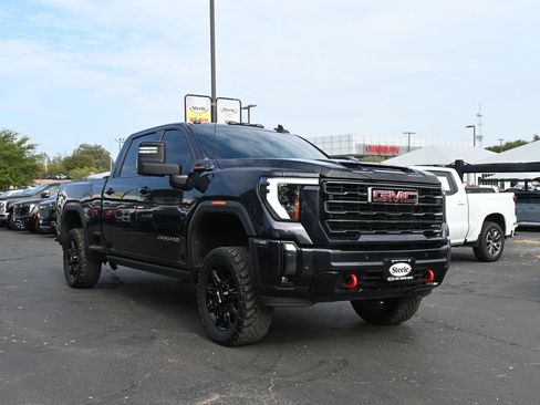 Used 2024 GMC Sierra 2500 AT4 w/ AT4 Premium Plus Package AWD/4WD image 3