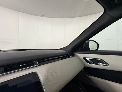 Used 2019 Land Rover Range Rover Velar R-Dynamic SE AWD/4WD image 17