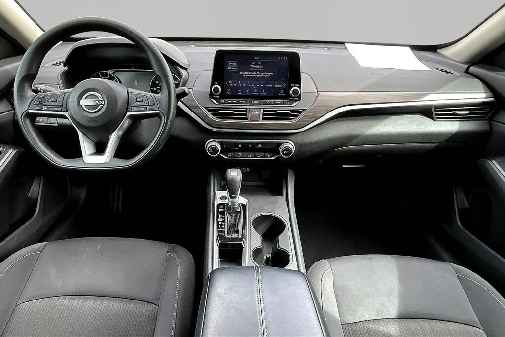 Used 2025 Nissan Altima 2.5 SV FWD image 9