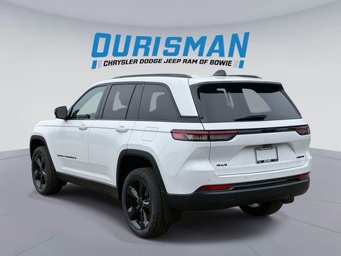 New 2025 Jeep Grand Cherokee Limited w/ Black Appearance Package AWD/4WD image 4