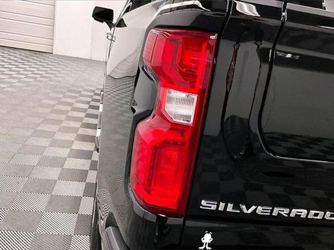 Used 2024 Chevrolet Silverado 1500 High Country w/ High Country Premium Package image 34