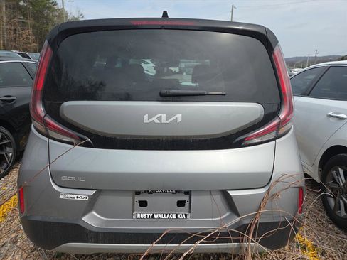 Used 2023 Kia Soul LX image 5