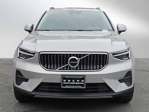 Certified 2025 Volvo XC40 B5 Core image 2
