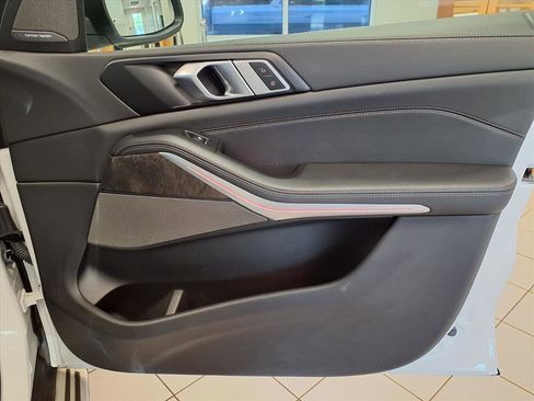 Used 2024 BMW X5 xDrive40i w/ Premium Package image 12