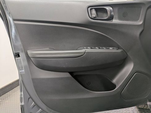 Certified 2024 Hyundai Venue Limited image 8