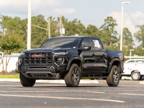 Used 2025 GMC Canyon AT4 w/ Technology Plus Package AWD/4WD image 37