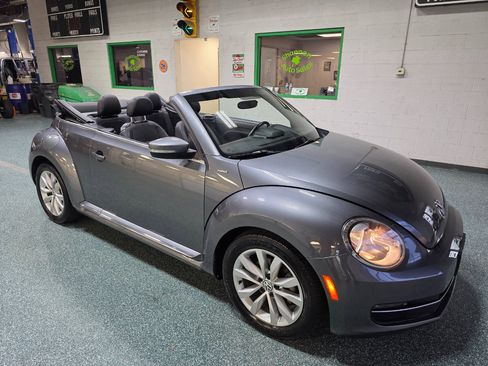 Used 2013 Volkswagen Beetle TDI image 15