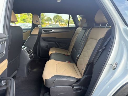 Used 2025 Volkswagen Atlas Cross Sport SE AWD/4WD image 24