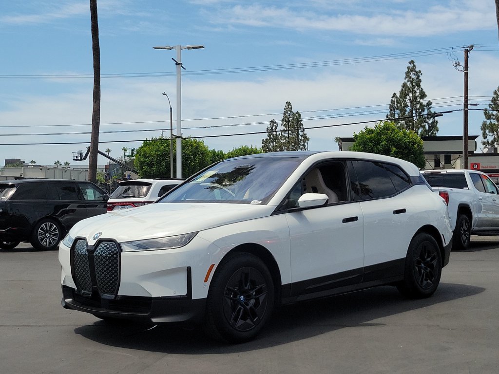 Used 2025 BMW iX xDrive50 AWD/4WD image 31