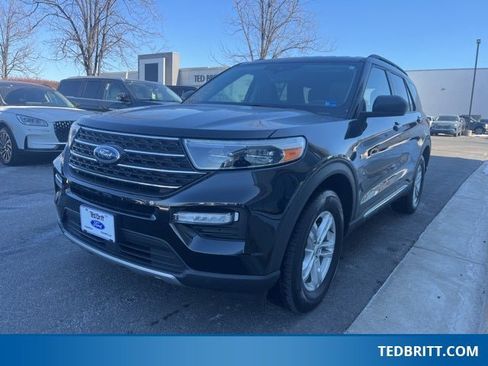 Certified 2023 Ford Explorer XLT w/ Equipment Group 202A image 3
