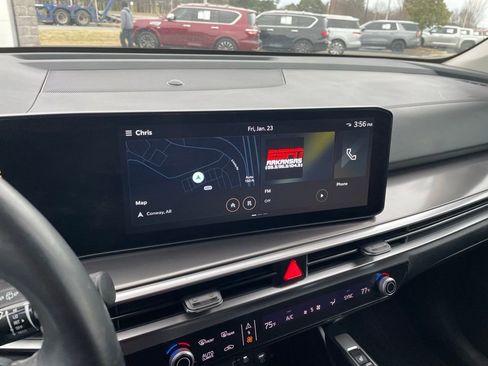 Used 2025 Kia Sorento S image 16