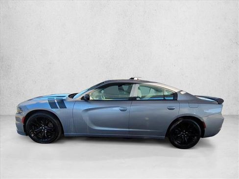 Used 2017 Dodge Charger SE w/ Blacktop Package image 8