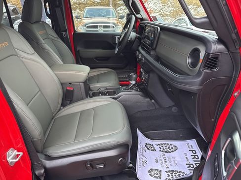 Used 2025 Jeep Gladiator Mojave image 12
