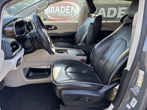 Used 2022 Chrysler Pacifica Limited image 23