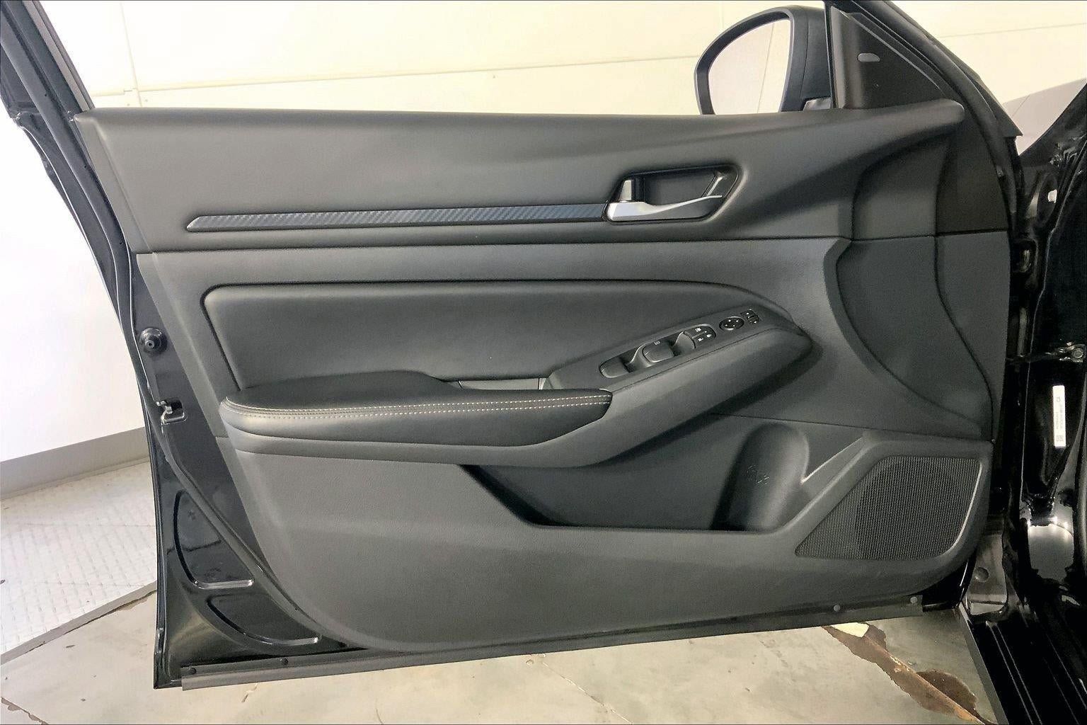 Used 2025 Nissan Altima 2.5 SV FWD image 24