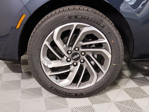 New 2026 Lincoln Navigator Premiere AWD/4WD image 18