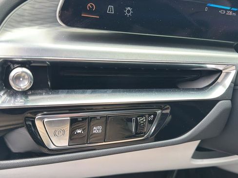 Certified 2025 Cadillac Lyriq Luxury AWD/4WD image 28