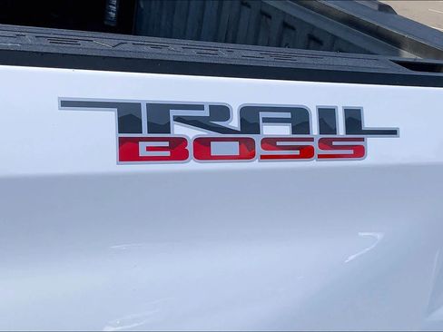 Used 2021 Chevrolet Silverado 1500 LT Trail Boss w/ Convenience Package II AWD/4WD image 30