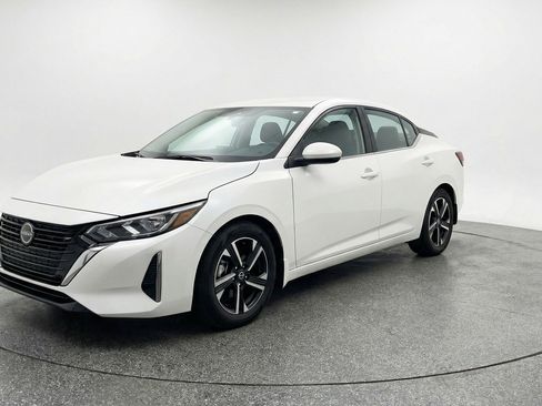 Used 2025 Nissan Sentra SV image 3