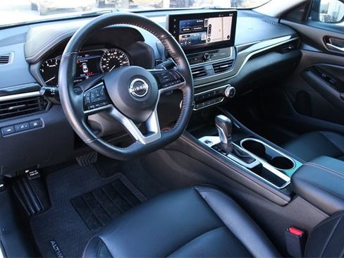 Used 2024 Nissan Altima 2.5 SR w/ SR Premium Package image 9