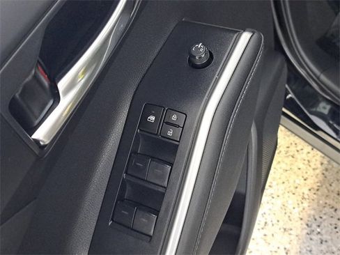 Used 2023 Toyota Highlander XLE image 23