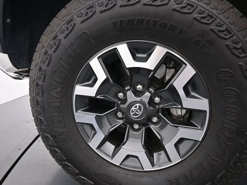 Used 2023 Toyota Tacoma TRD Off-Road w/ Advanced Technology Package AWD/4WD image 14