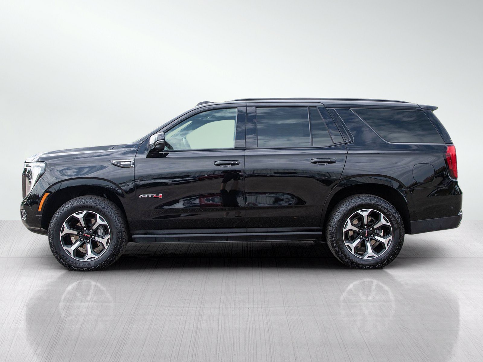 Used 2026 GMC Yukon AT4 w/ AT4 Premium Plus Package AWD/4WD image 2