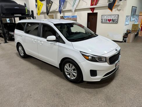 Used 2016 Kia Sedona LX FWD image 6