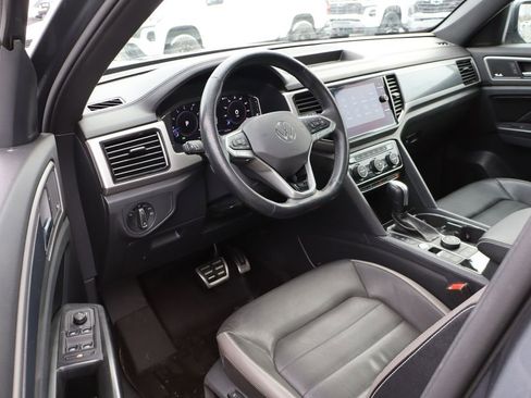 Used 2020 Volkswagen Atlas Cross Sport SEL Premium R-Line image 16