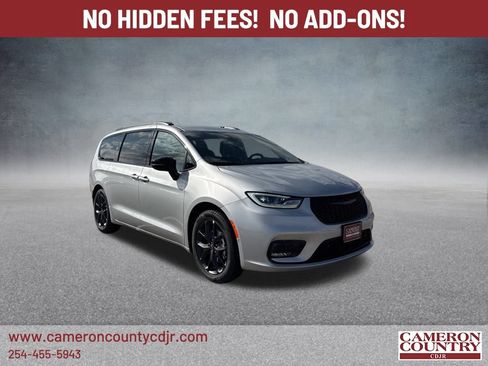 New 2026 Chrysler Pacifica Select w/ S Appearance Package FWD image 1