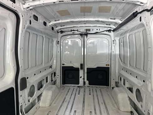 Used 2023 Ford Transit 250 Medium Roof AWD image 30