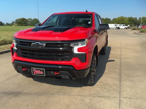 Used 2024 Chevrolet Silverado 1500 LT Trail Boss w/ LPO, Dark Essentials Package image 3