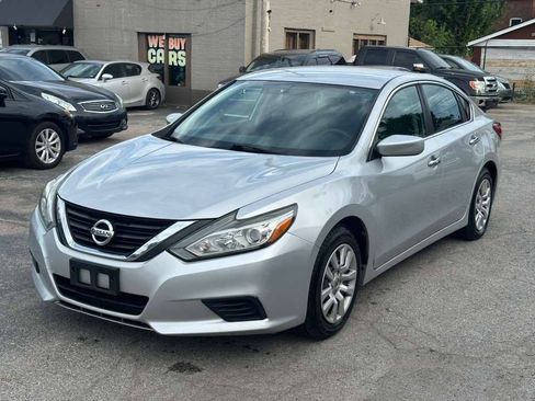 Used 2017 Nissan Altima 2.5 S w/ Power Driver Seat Package FWD image 3