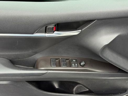 Used 2024 Toyota Camry SE image 14