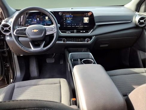 Used 2025 Chevrolet Equinox LT w/ Safety and Technology Package FWD image 13