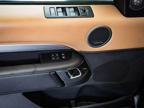 Used 2023 Land Rover Discovery S R-Dynamic image 27