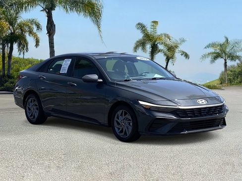 Used 2024 Hyundai Elantra SEL FWD image 6