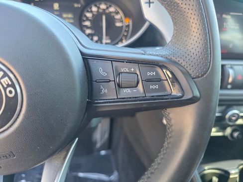 Used 2022 Alfa Romeo Giulia Veloce image 28