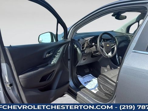 Used 2020 Chevrolet Trax LT w/ LT Convenience Package AWD/4WD image 23