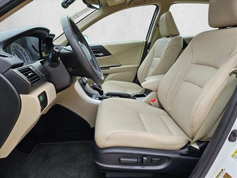 Used 2013 Honda Accord Touring image 17