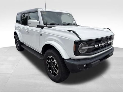 Used 2023 Ford Bronco Outer Banks AWD/4WD image 2