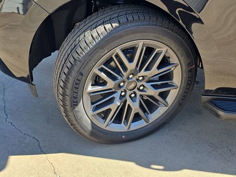 New 2026 Ford Expedition Max Platinum image 38